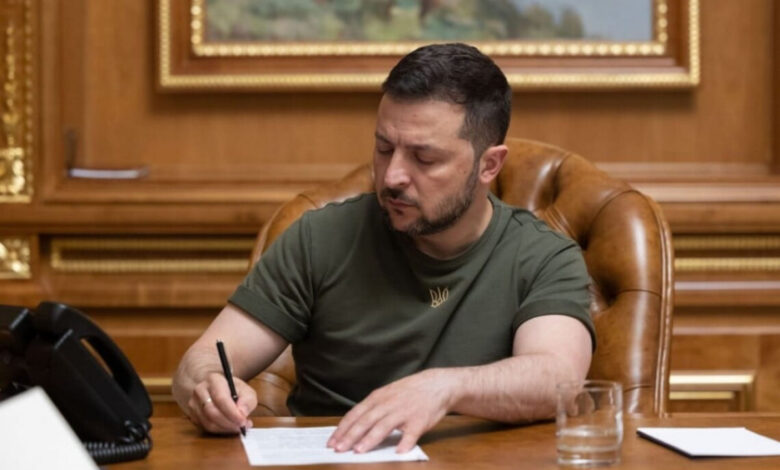 Zelensky kenevir bitkisinin yasallaştırılmasına ilişkin yasayı imzaladı