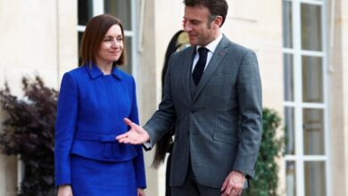 Emmanuel Macron, Maia Sanda'yı Elysee Sarayı'nda kabul etti