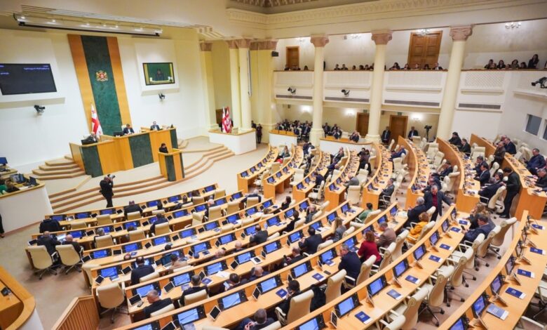 Gürcistan Parlamentosu, Cumhurbaşkanının Seçim Kanununda yapılacak değişikliklere ilişkin vetosunu aştı