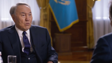 “Nazarbayev memnundu.”  Müfettişler diktatörlerin itibarını “aklayan” filmlerin perde arkası hakkında konuştu