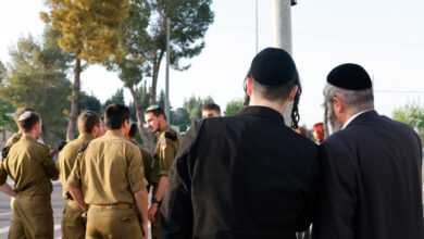 Netanyahu, son teslim tarihi yaklaşırken Haredi taslağı üzerinde anlaşmaya varmak için acele ediyor - İsrail Siyaseti