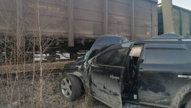 Rusya'da bir otomobil trenle çarpıştı, 20 vagon raydan çıktı