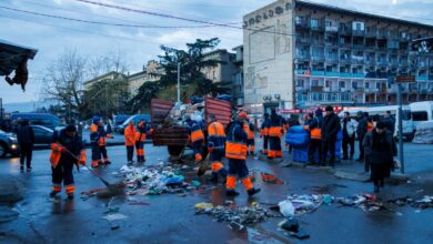 Tiflis'te İstasyon Meydanı'ndaki onlarca tezgah yıkıldı