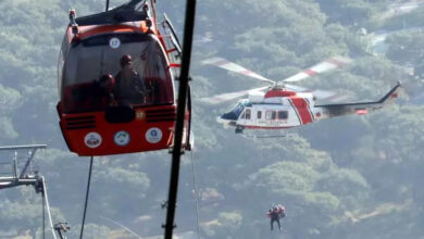 Antalya'da teleferiklerden biri düştü, ölü ve yaralılar var