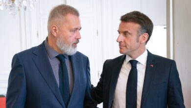 Emmanuel Macron ve Dmitry Muratov Paris'te buluştu