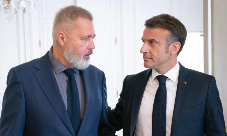 Emmanuel Macron ve Dmitry Muratov Paris'te buluştu