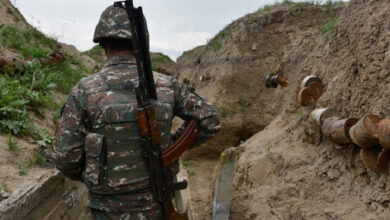 Ermenistan'da bir asker silahını doldururken kendini vurdu