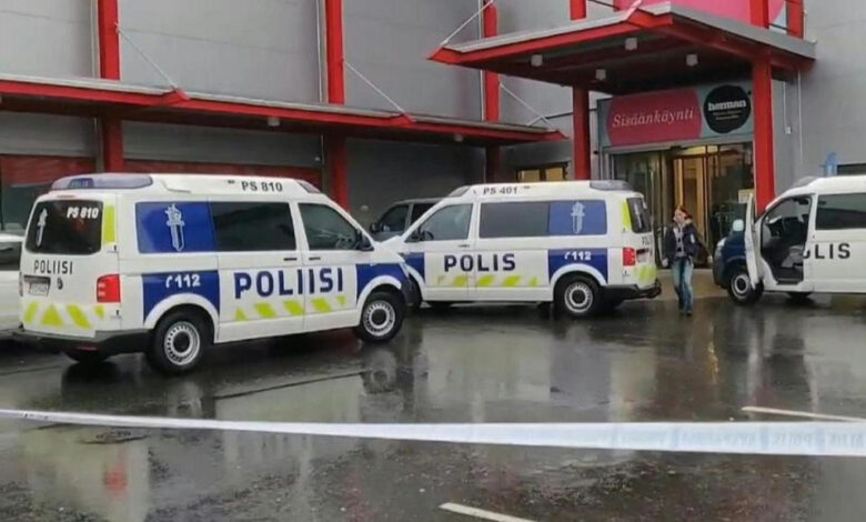 Finlandiya'da bir okula düzenlenen silahlı saldırıda 3 kişi yaralandı.