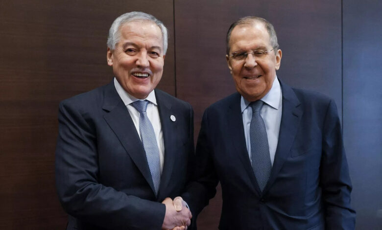 Lavrov Tacik mevkidaşı ile gerilimi görüştü