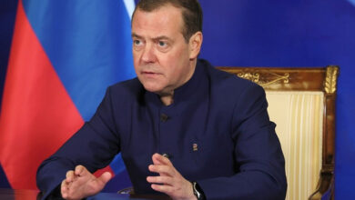 Medvedev: Macron "Crocus Belediye Binası"ndaki terör eylemini finanse etti.