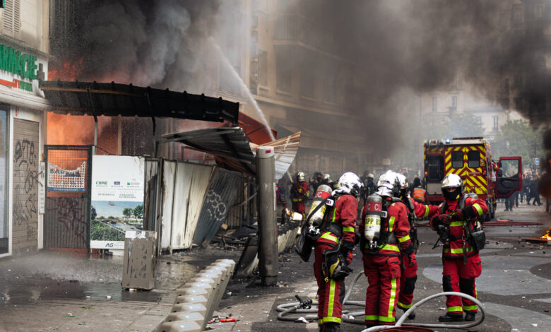 Paris'te binada patlama oldu, ölenler var