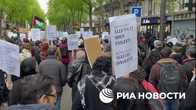 Paris'te "ırkçılığa ve İslamofobiye karşı" gösteri düzenlendi