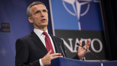 Stoltenberg: "Ukrayna'nın savaş bölgesi dışında bulunan askeri tesislere yönelik saldırıları yasaldır"