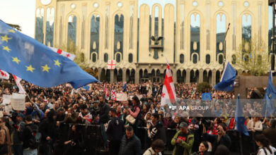 Tiflis'te parlamento binası önünde protesto düzenlendi - FOTOĞRAF