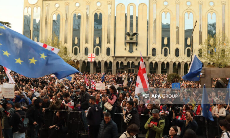 Tiflis'te parlamento binası önünde protesto düzenlendi - FOTOĞRAF