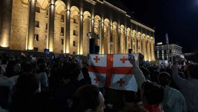 Tiflis'te parlamento önünde protestolar düzenlendi