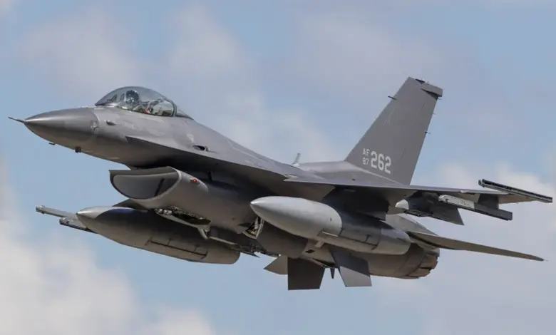 Amerika Birleşik Devletleri'nde, Ukraynalı pilotlardan oluşan ilk grup F-16'yı kullanmak üzere eğitildi