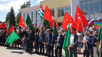 Çerkesler, savaşın sona ermesinin 160. yıldönümünde Rus-Kafkas Savaşı kurbanlarını anıyor