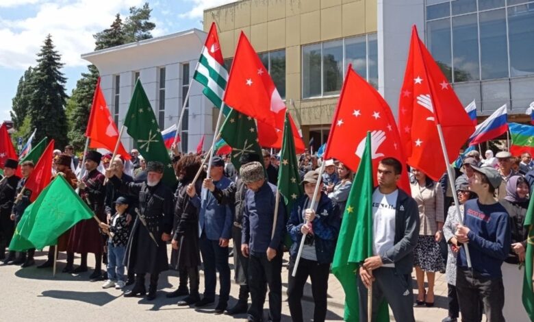 Çerkesler, savaşın sona ermesinin 160. yıldönümünde Rus-Kafkas Savaşı kurbanlarını anıyor