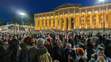 Gürcistan parlamentosunun önünde "yabancı ajanlar" yasasına karşı protesto düzenlendi