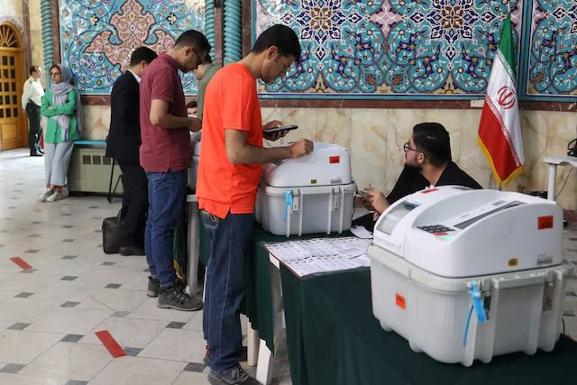 İran'da erken cumhurbaşkanlığı seçimi kayıtları başladı