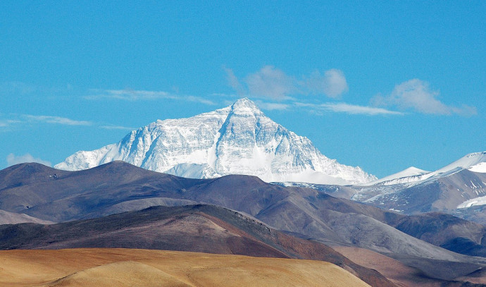 İsrail, Everest Dağı'nın zirvesine ulaştı ve yolculuğunu 7 Ekim kurbanına adadı - İsrail Haberleri