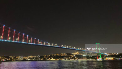 İstanbul'un üç köprüsü Azerbaycan bayrağının renkleriyle aydınlandı - FOTOĞRAF - VİDEO