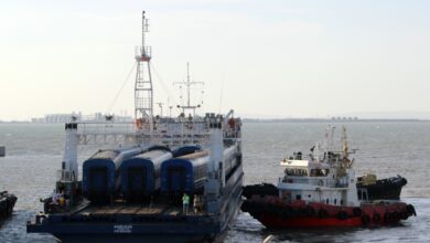 Kerç'te düşürülen füzelerin enkazından iki feribot hasar gördü