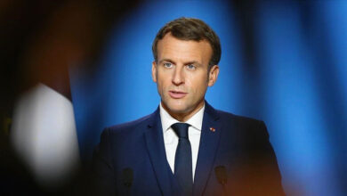 Macron Yeni Kaledonya'daki seçim reformunu erteledi