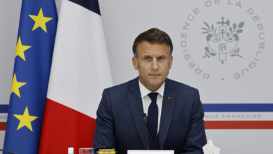 Macron, güvenlik güçlerinin Yeni Kaledonya'da kalmaya devam edeceğini duyurdu