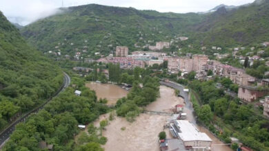 Rusya, Ermenistan'da selden zarar gören demiryolunu onarıyor