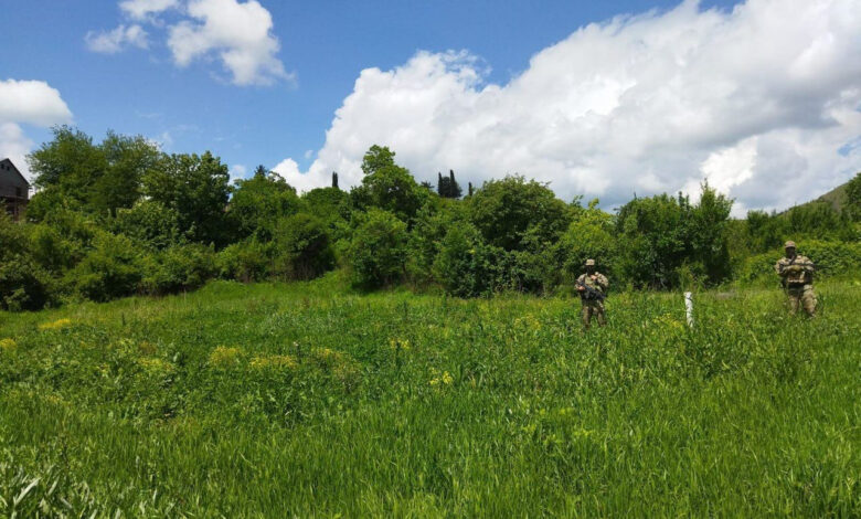 Son sınır karakolları Ermenilerin Kirants köyüne kuruldu, polis protestoculara güç kullandı - VİDEO