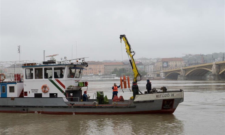 Tuna Nehri'nde yolcu gemisi motorlu tekneyle çarpıştı, 2 kişi öldü, 5 kişi kayboldu