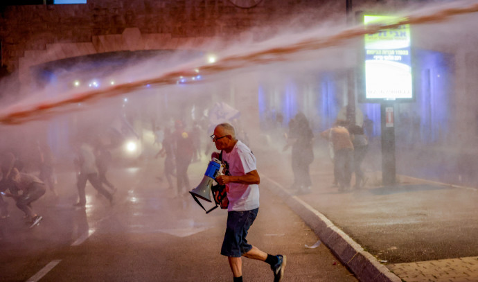 Altı protestocu kokarca su kullanımı nedeniyle Kudüs polisine dava açtı - İsrail Haberleri