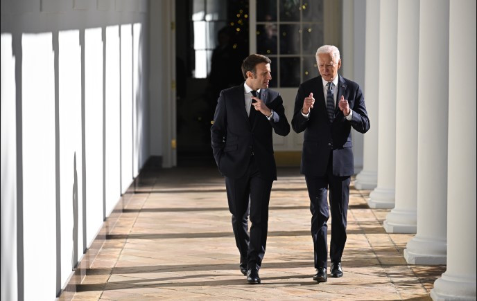 Biden ve Macron Rusya'nın varlıklarının dondurulması konusunda anlaştı