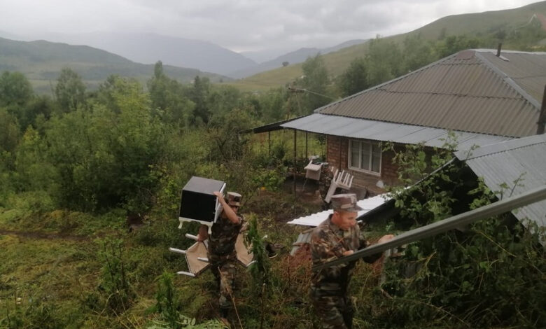 FHN İsmayıllının Qoydan kənd sakinlərinin təxliyəsini həyata keçirir (FOTO)