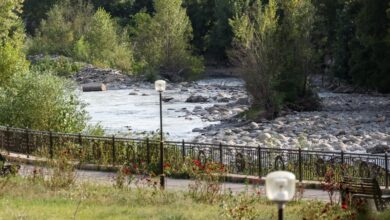 Gürcü tarafı, Tskhinvali'deki Liakhvi Nehri'nde boğulan bir genci arıyor