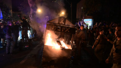 Hükümet karşıtı protestoda muhabir İsrail polisi tarafından zorla itildi - İsrail Haberleri