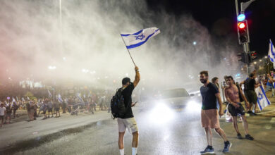 İsrail polisi Tel Aviv'deki gösteride 3 kişiyi gözaltına aldı