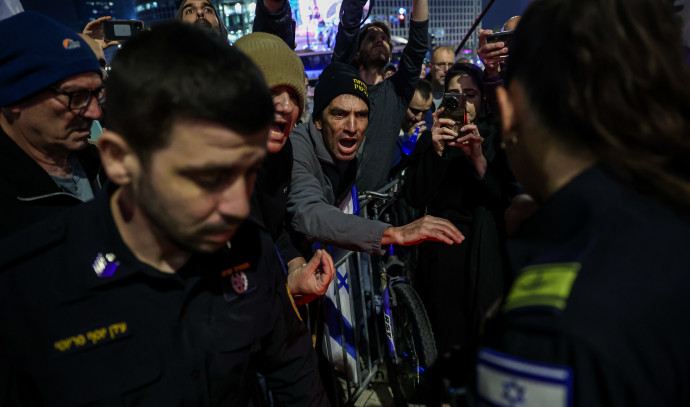 İsrail polisi protestocunun annesine tecavüz etmekle tehdit ediyor - İsrail Haberleri