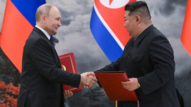 Kim Jong Un, Putin'e Kuzey Kore'nin en yüksek devlet ödülü olan Kim İl Sung Nişanı'nı takdim etti