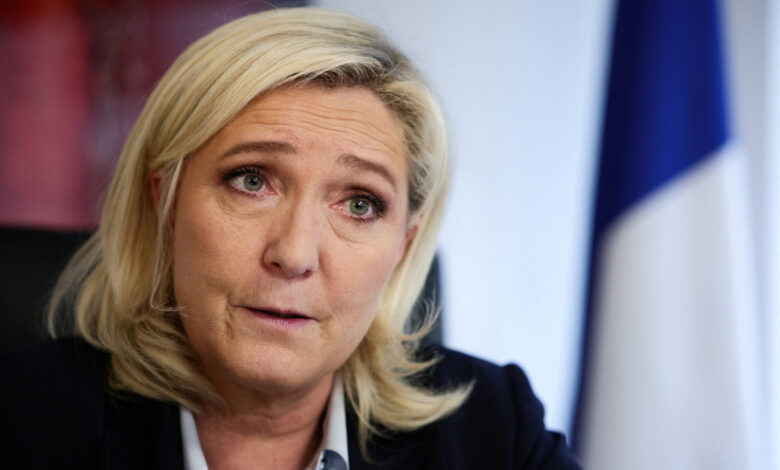 Le Pen: "Macron yakında istifa etmek zorunda kalacak"