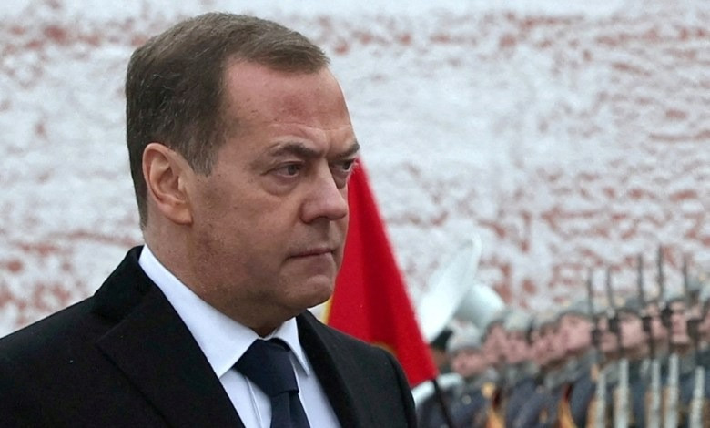 Medvedev, Ermenistan'ı Batı'nın vaatlerine aldanmamaya çağırdı