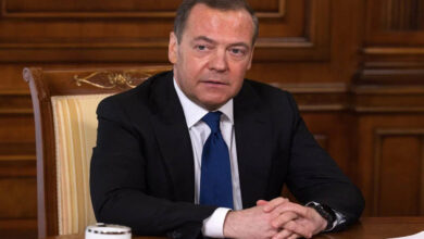 Medvedev: Kiev Putin'in teklifini kabul etmezse Rusya'nın saldırısı devam edecek