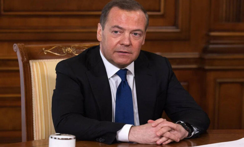 Medvedev, Sevastopol'un bombalanmasıyla ilgili yorum yaptı