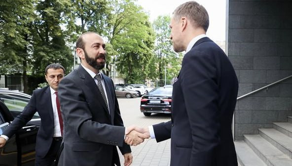 Mirzoyan Litvanyalı meslektaşıyla Vilnius'ta buluştu