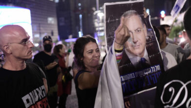 Protesto eden İsrailliler savaş sırasında muhalefet ile birliği nasıl dengeleyebilir?  - İsrail Haberleri