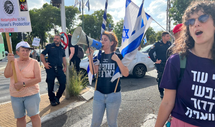 Sağlık personeli göstericilere yönelik polis şiddetini protesto etti - İsrail Haberleri