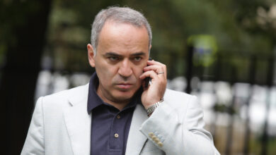 Satranç oyuncusu Garry Kasparov iki yıla kadar hapis cezasına çarptırılabilir