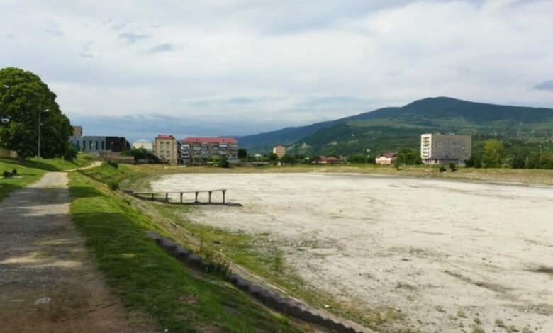 Tskhinvali'de şehir gölünü suyla doldurmaya başladılar